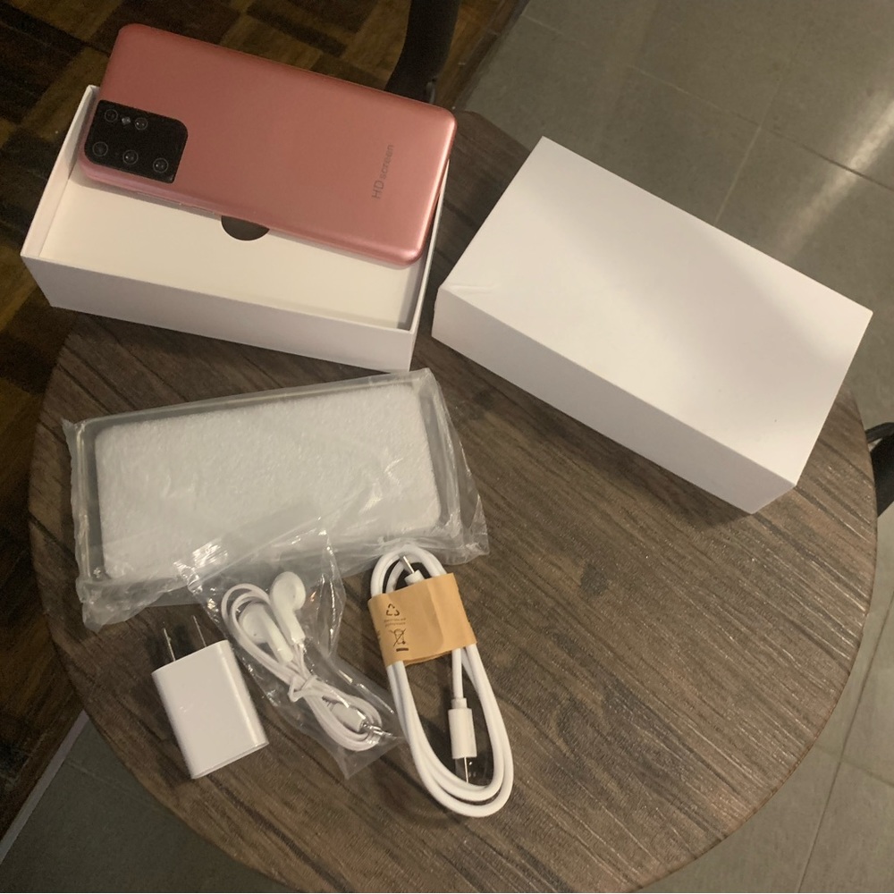 Brand new android phone with all the accessories (screen protector,case,headset)